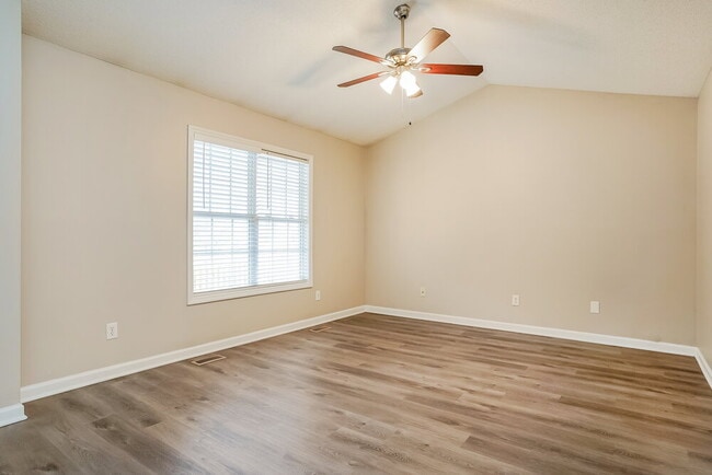 Building Photo - 1256 Grovewood Dr