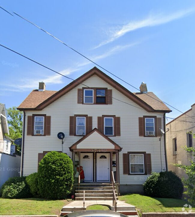 Building Photo - 374 Somerset St