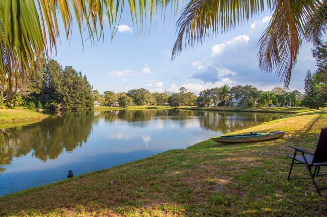 Foto del edificio - 2470 Compass Pointe Dr