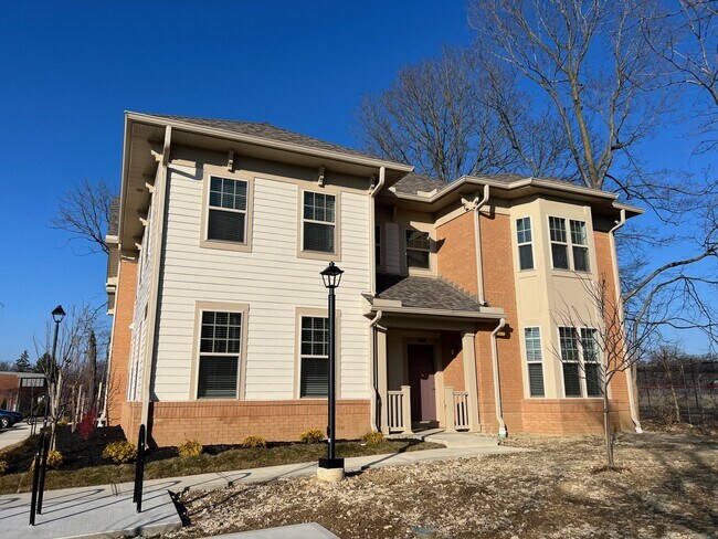 Building Photo - 270 S State St