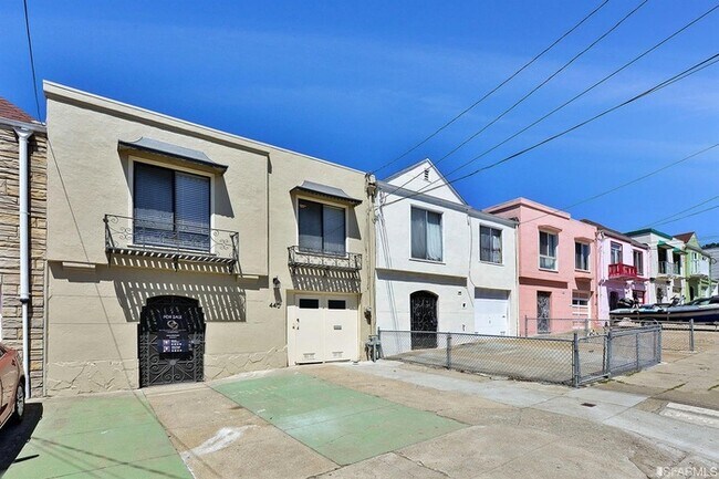 Building Photo - 440 Sawyer St