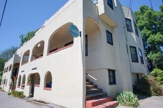 Building Photo - 1625 SE Madison St