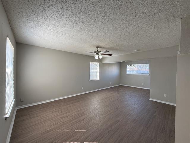 Foto del edificio - 3907 Emerald Dr