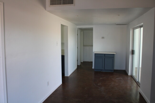 Foto del edificio - Three Bedroom Home Available Now!
