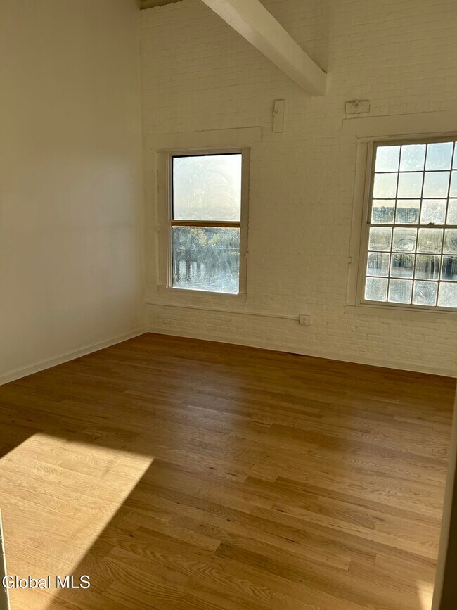 Foto del edificio - 155 River St