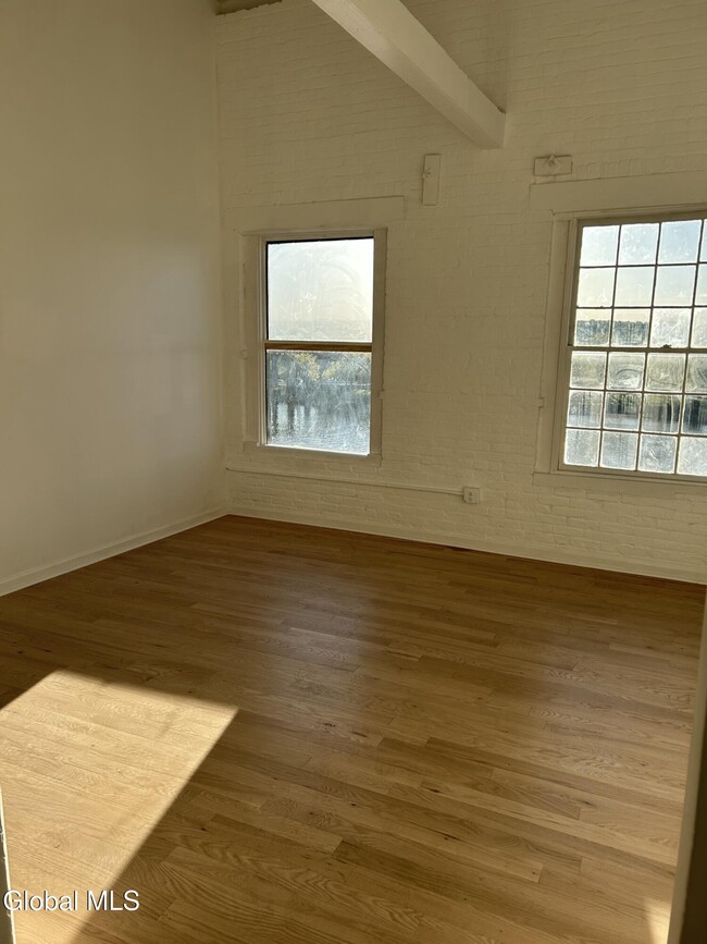 Building Photo - 155 River St