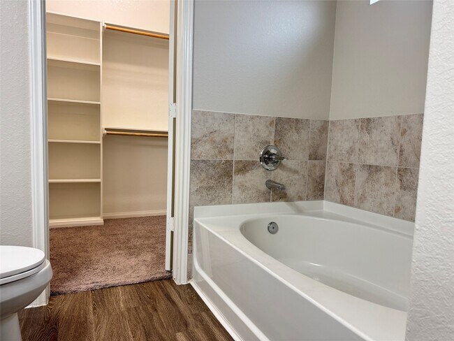 Foto del edificio - 3523 Bright Moon Ct