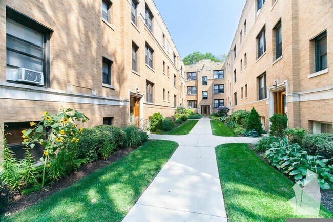 Foto del edificio - 2647 N Spaulding Ave