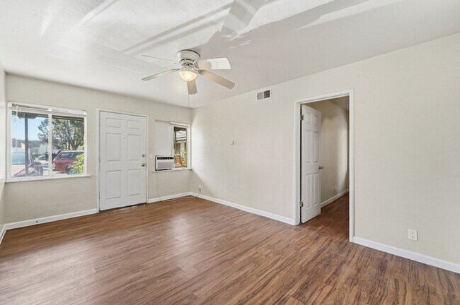 Building Photo - 139 W 18th St