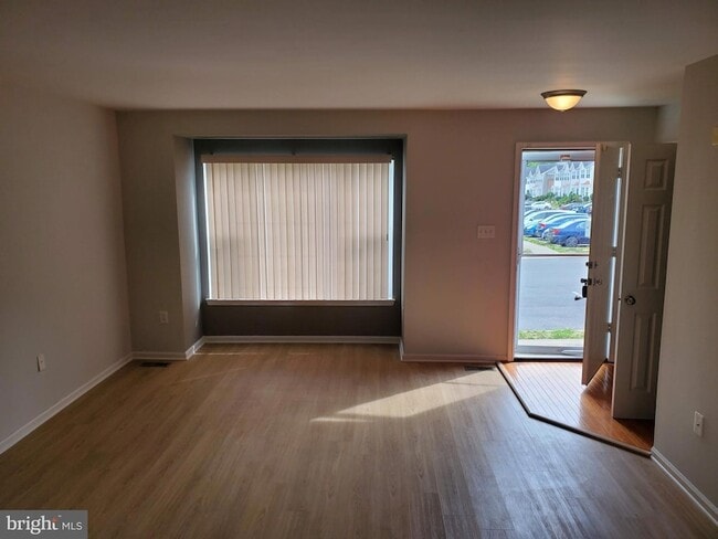 Foto del edificio - 3344 Vineland Pl