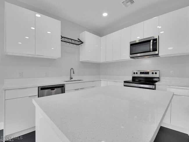 Building Photo - 4550 29th St SW