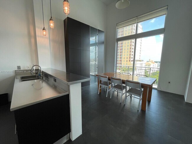 Foto del edificio - 9055 SW 73rd Ct