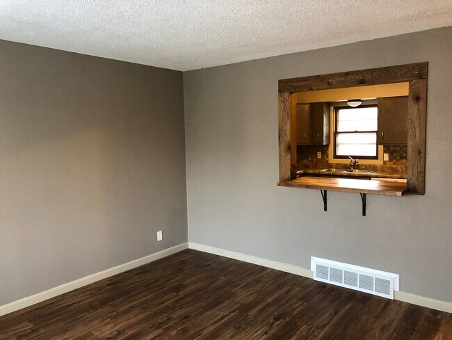 Foto del edificio - Spacious 3-Bedroom in Milan with 1-Car Garage!