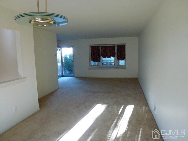 Foto del edificio - 3304 Stonehedge Rd