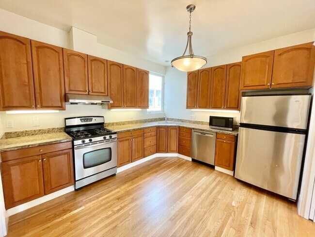 Foto del edificio - HUGE Top Floor Edwardian 4BR/1.5BA  Flat w...