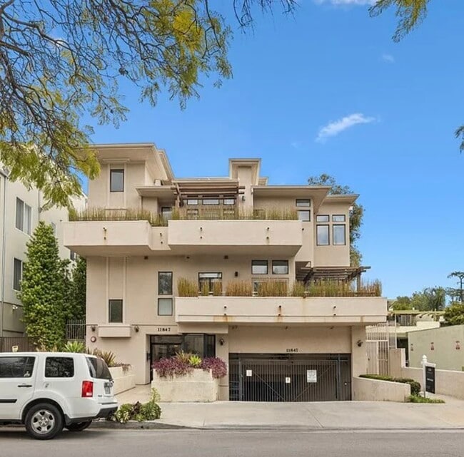 Building Photo - 11847 Laurelwood Dr