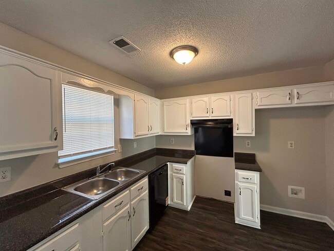 Building Photo - 7610 Bridelwreath Dr