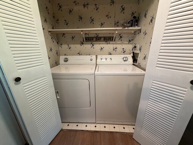 Foto del edificio - 3 bedroom 2 bathroom in country