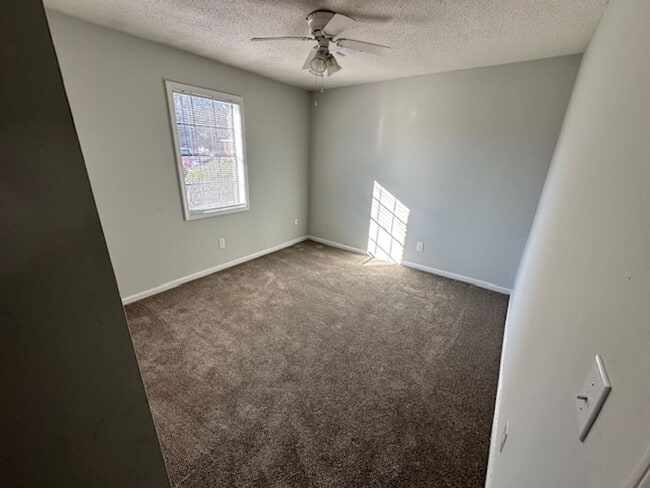 Building Photo - Rosewood  Neighborhhood