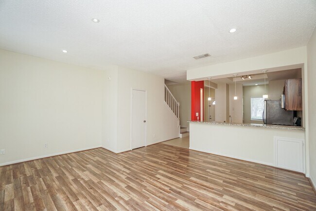 Foto del edificio - 2910 Grants Lake Blvd