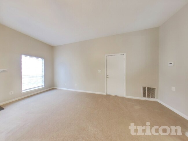 Foto del edificio - 6438 Rebecca Way