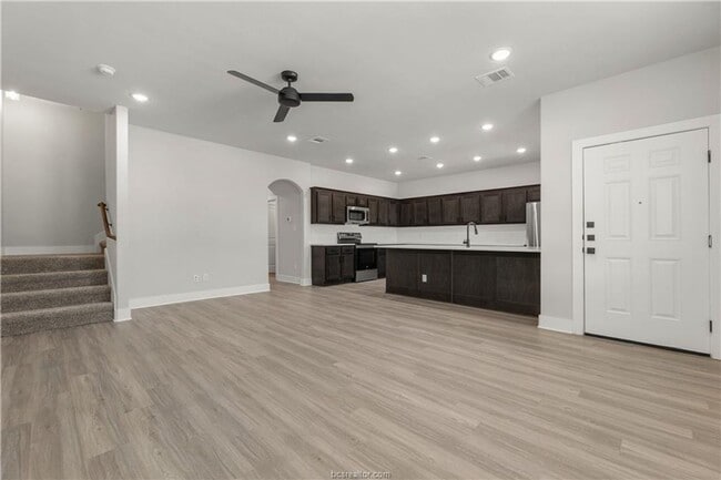 Foto del edificio - Brand New Barracks Townhome for August 202...