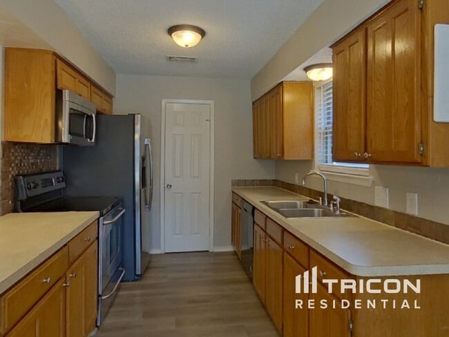 Foto del edificio - 8033 Berrybrook Dr