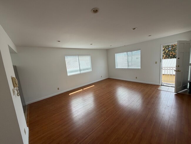Building Photo - 308 E Valencia Ave