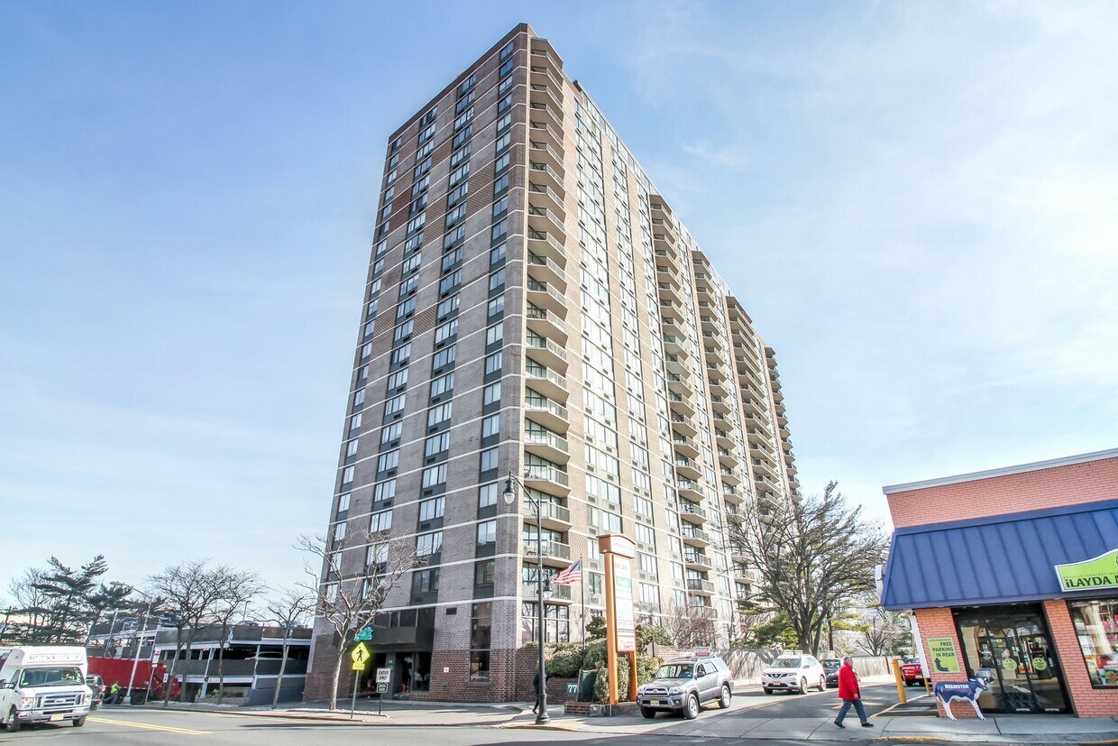 Primary Photo - 770 Anderson Ave