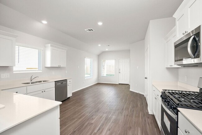 Foto del edificio - 3201 Yellow Rose Dr