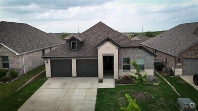 Building Photo - 3016 Renaissance Dr