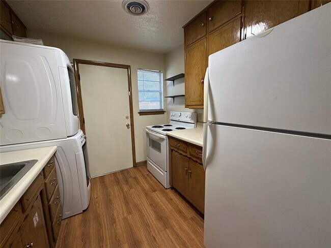 Foto del edificio - 2023 Delaware Ln