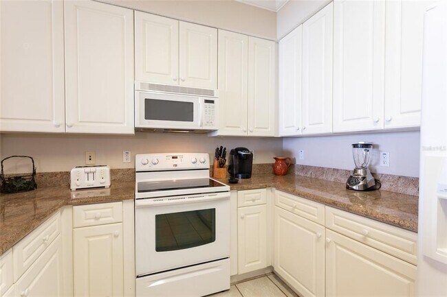 Building Photo - 60 Surfview Dr