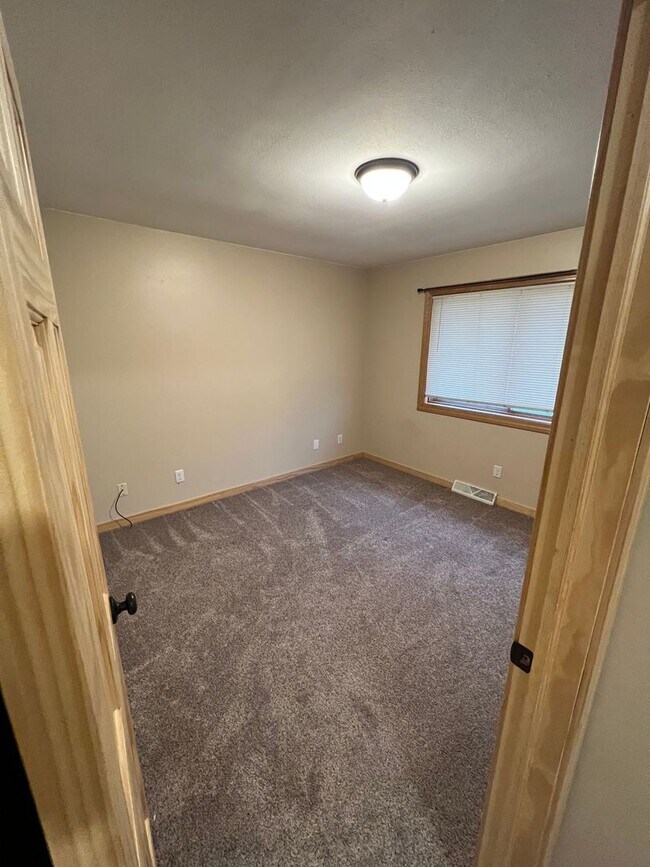 Building Photo - 7917-19 University