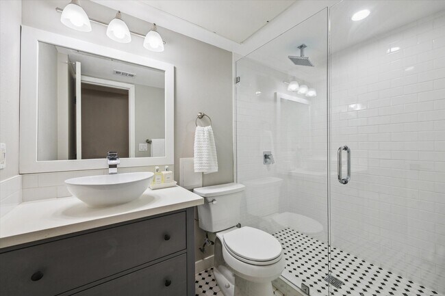 Foto del edificio - 5242 Memorial Dr