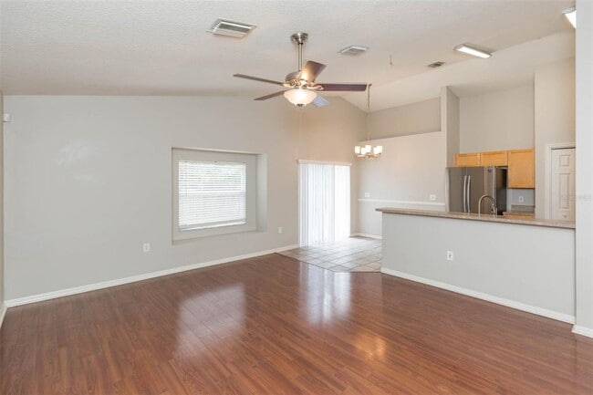 Building Photo - 4550 Roundview Ct