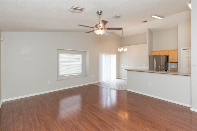 Foto del edificio - 4550 Roundview Ct