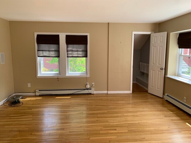 Living Room with half bathroom - 9 Mechanic St