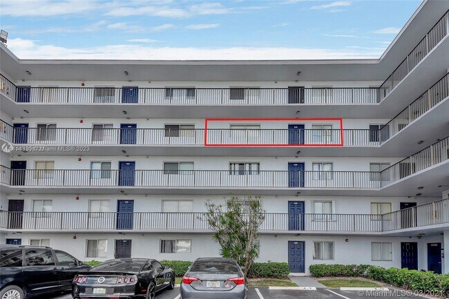 Foto del edificio - 8740 N Sherman Cir