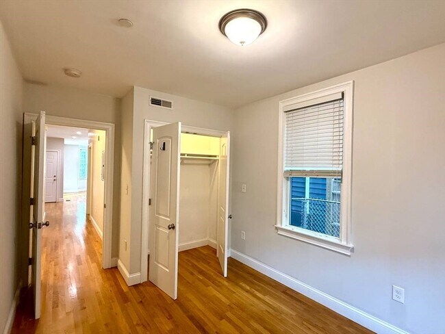 Building Photo - 17 Plymouth St