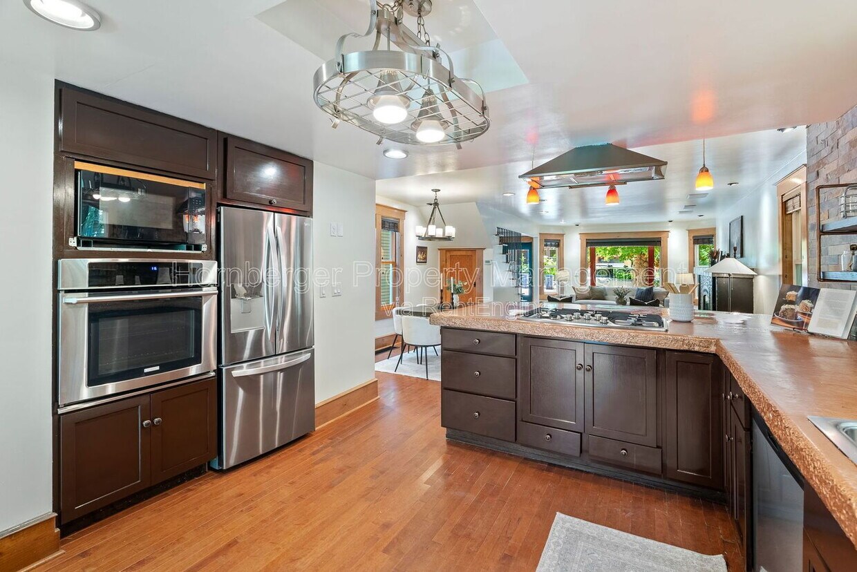 Foto principal - 1420 W Main Ave