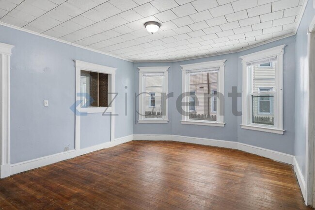 Foto del edificio - 62 Rowe Ave