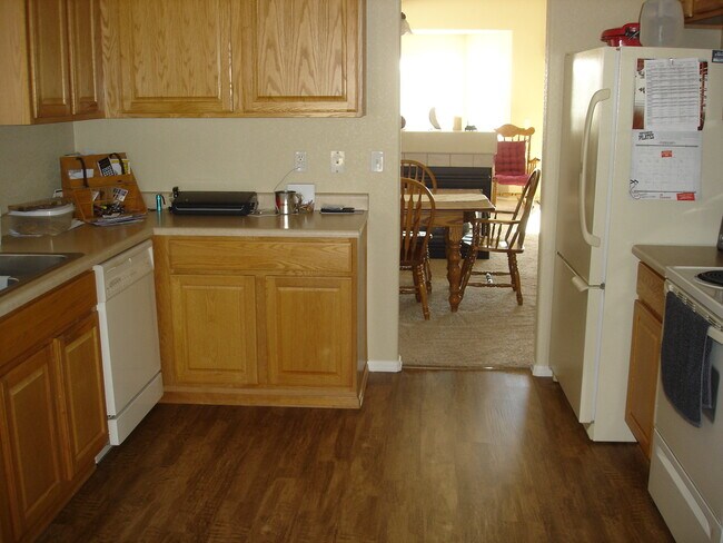 Cocina con todos los electrodomésticos - 5570 Vermillion Bluffs Dr