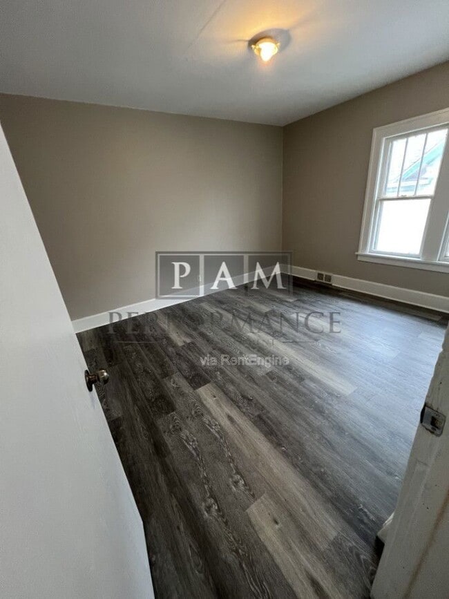 Foto del edificio - 1213 Superior St