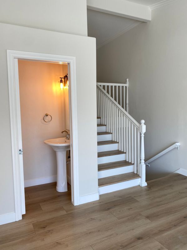 Foto del edificio - 2323 Eastbluff Dr
