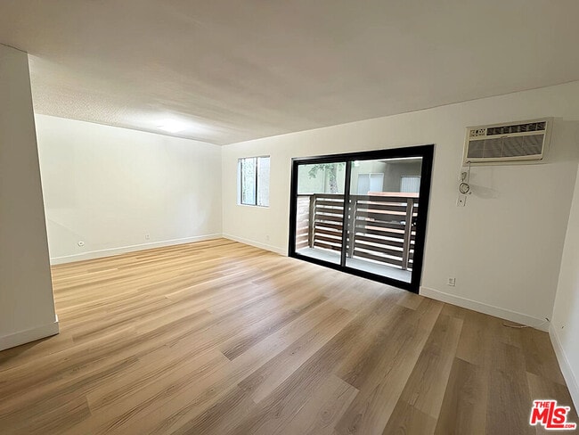 Foto del edificio - 5032 W Maplewood Ave
