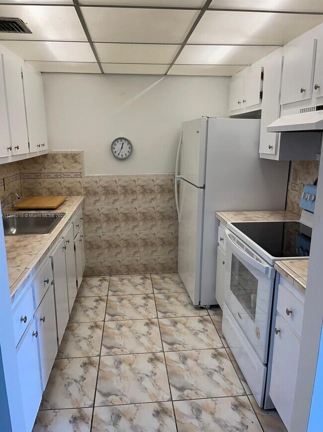 Foto del edificio - 1401 SW 135th Terrace