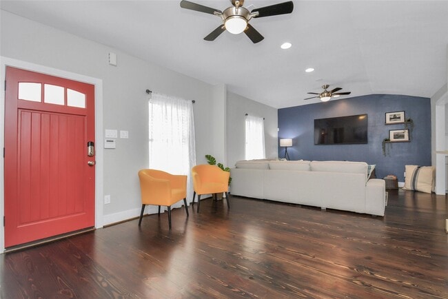Building Photo - 5705 Cochran St