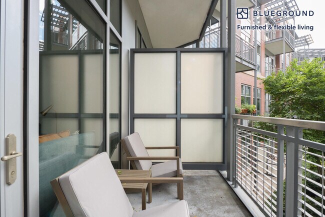 Foto del edificio - 8210 Crestwood Heights Dr
