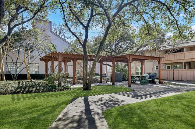 Foto principal - 10580 High Hollows Dr